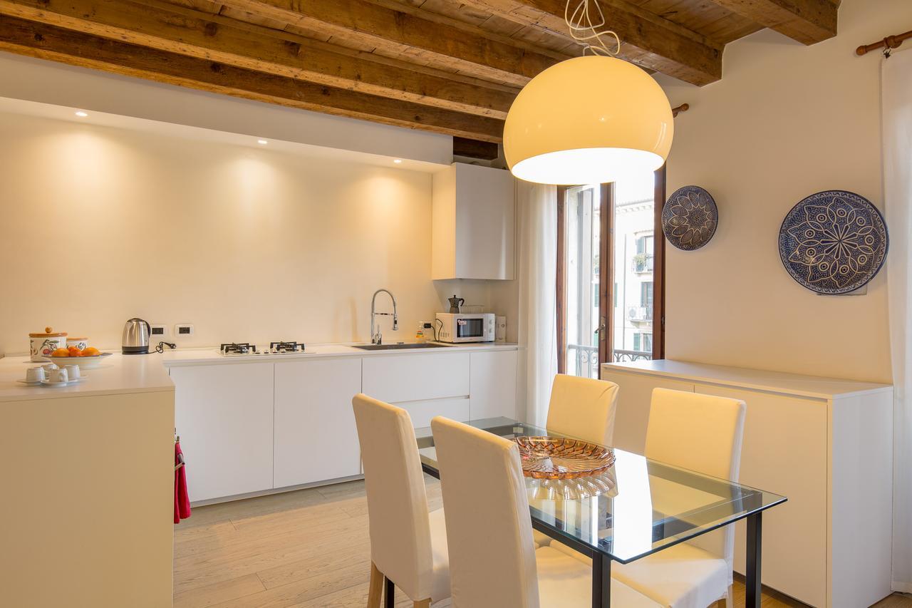 Casa Caterina Apartment เวโรนา ภายนอก รูปภาพ